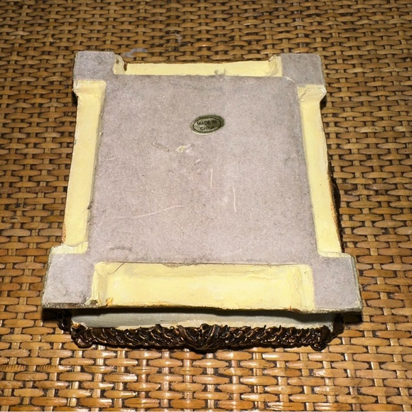 Stone Jewlery Brass Flower Tinker Box 3” Beige Collectable Heavy Grandma Beauty - Picture 10 of 13